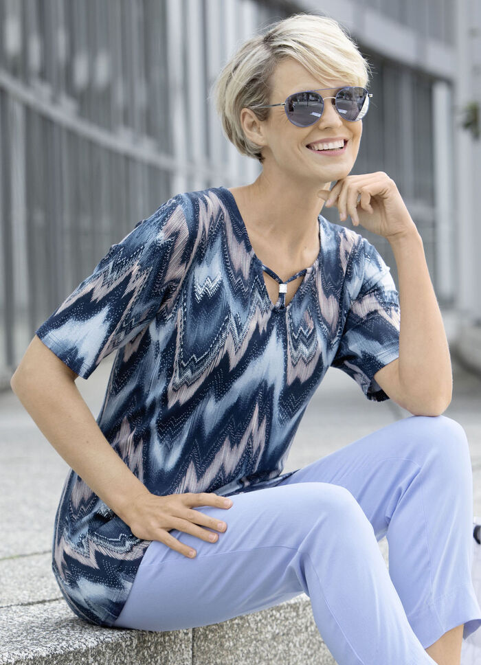 Shirt mit ausgefallener Ausschnittverarbeitung 