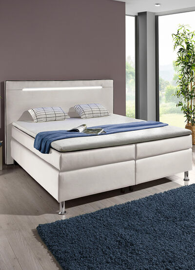 Boxspringbett mit LED-Beleuchtung 