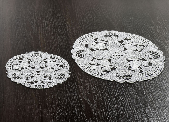 Tisch- und Raumdekoration aus echter Plauener Spitze WEISS
