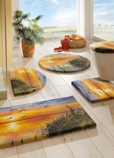 Farbenprächtige Badgarnitur mit schöner Bandeinfassung 