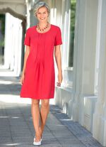 Kleid mit aufspringenden F&auml;ltchen 