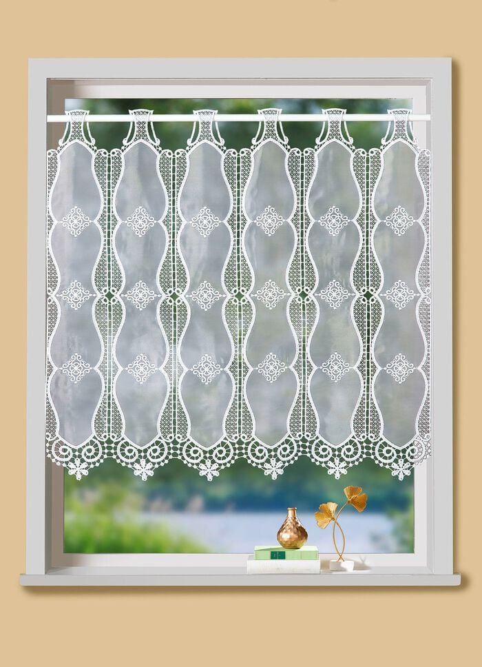 Kleinfenster-Store mit Macram&eacute;-Abschluss 