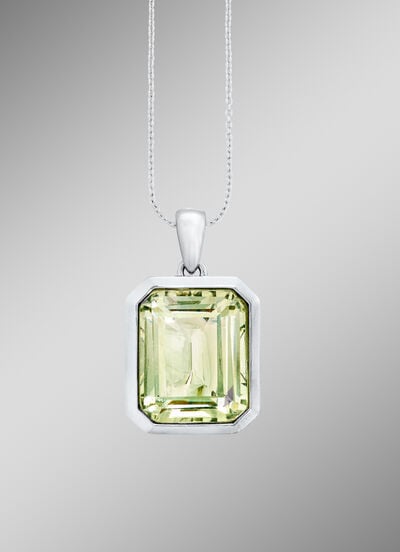 Effektvoller Anhänger mit echt grünem Amethyst 
