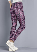 Hose in aktueller Minimaldessinierung BEERE-BUNT