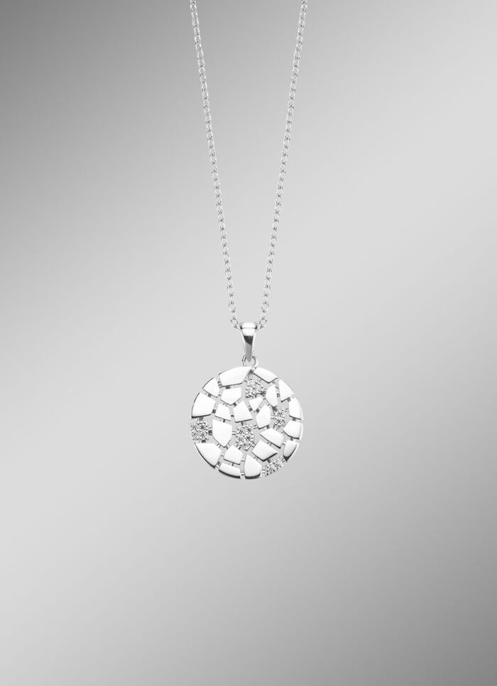 Moderner Anhänger mit synth. Zirkonia und Ankerkette 