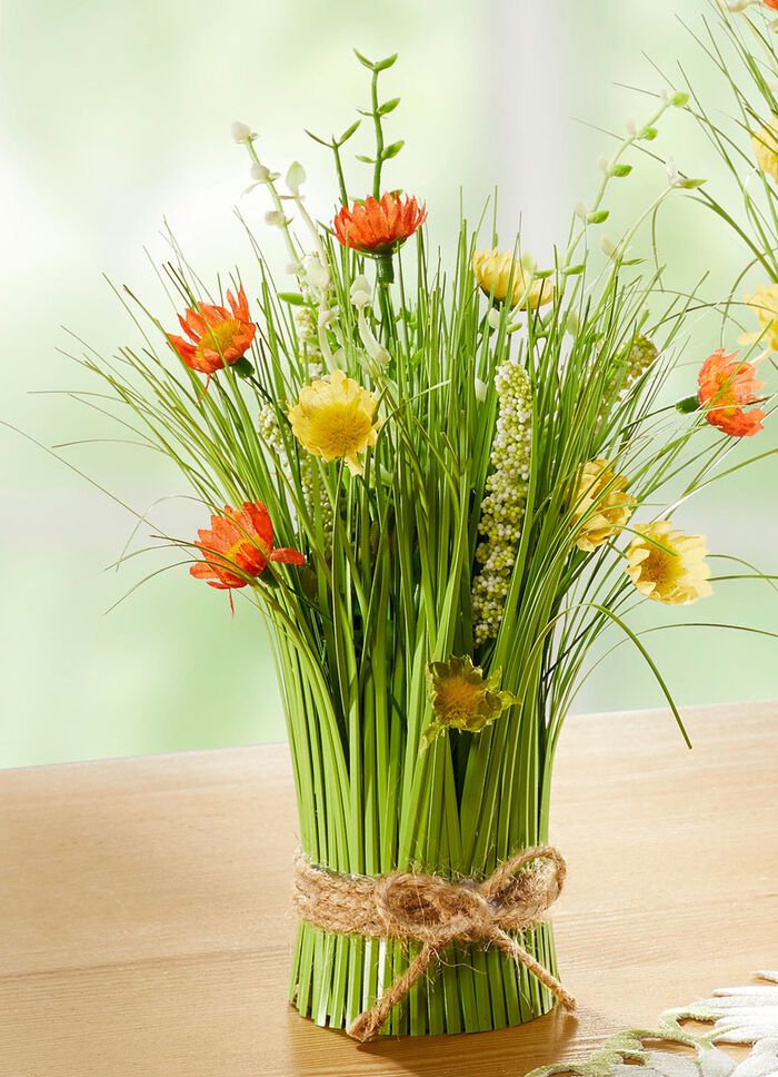 Fr&uuml;hlingsstrau&szlig; in nat&uuml;rlichen Farben 