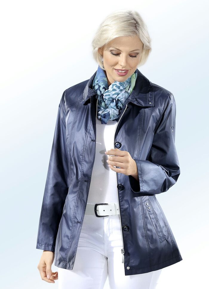 Jacke mit Rei&szlig;verschluss unter der Knopfleiste 