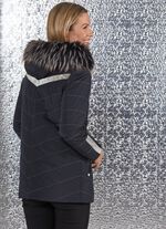 Jacke mit silberfarbenen Ziern&auml;hten 