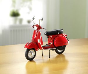 Von Hand bemalte Vespa Von Hand bemalte Vespa - Modellautos sammeln