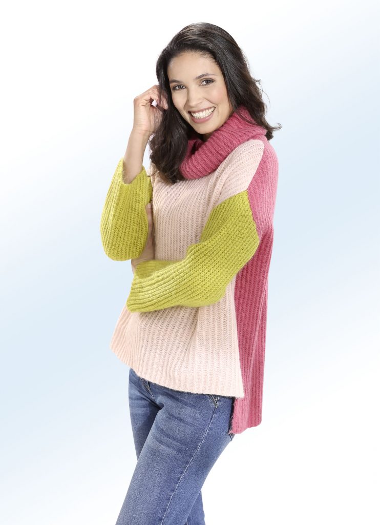 Pullover mit legerem Rollkragen und längerem Rückteil