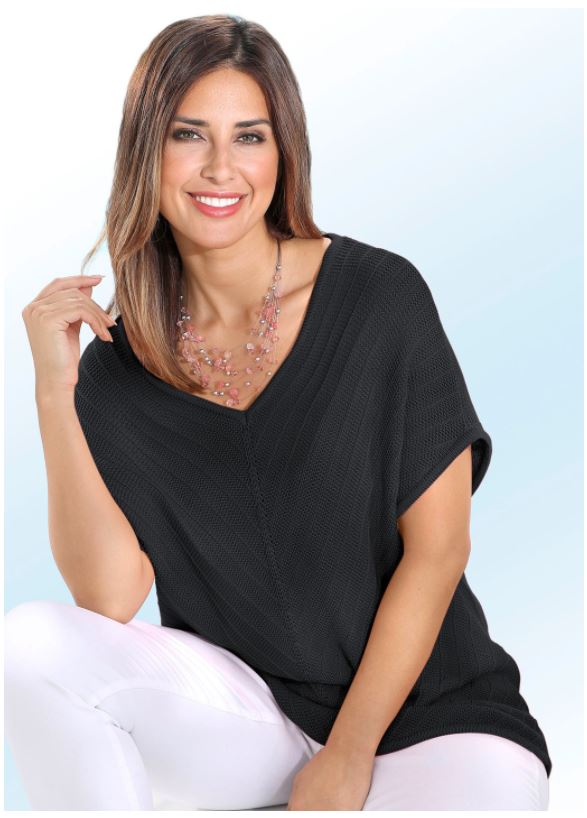 Pulli in Schwarz mit streckendem Strukturmuster