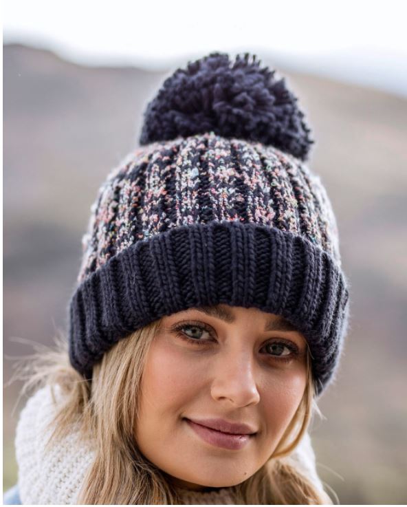 Mütze mit Bommel