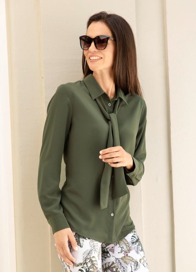 Bluse mit Bindeschluppe