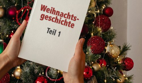 Weihnachtsbaum mit der Weihnachtsgeschichte