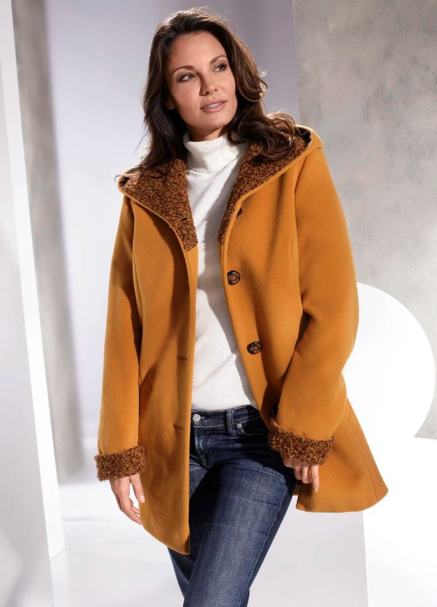 Jacke mit fester Kapuze