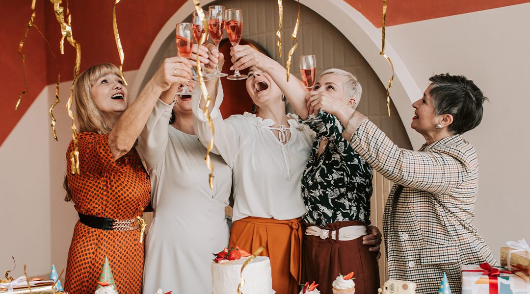 Frauen auf einem Geburtstag