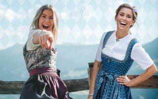 Zwei Frauen im Dirndl