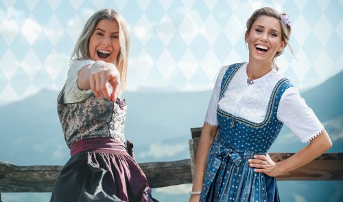 Zwei Frauen im Dirndl