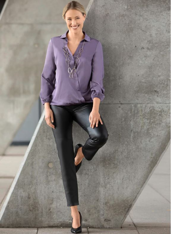 Bluse mit innenliegendem Druckknopf