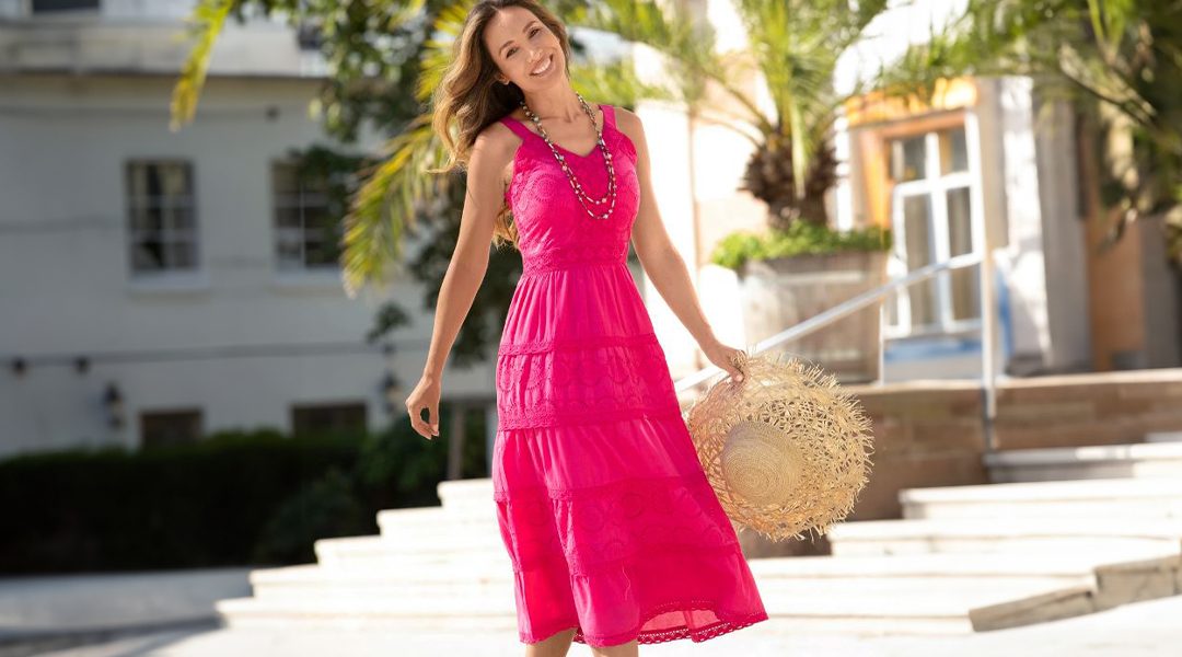 Rosa Kleid mit gesmoktem Rückteil